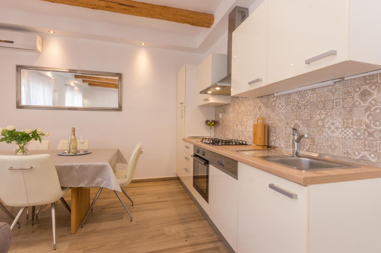 Apartmani Bonaca - 10M To The Sea Grebaštica Buitenkant foto