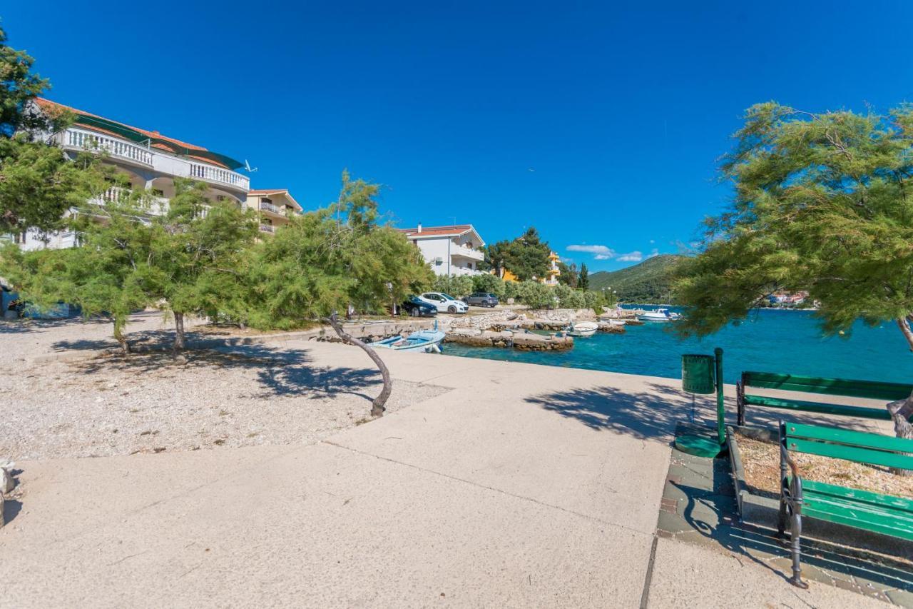 Apartmani Bonaca - 10M To The Sea Grebaštica Buitenkant foto