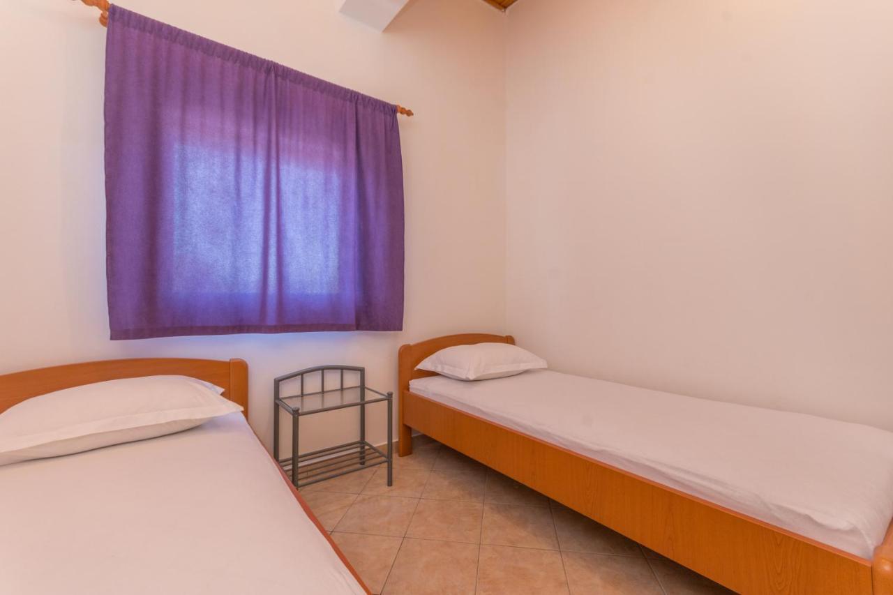Apartmani Bonaca - 10M To The Sea Grebaštica Buitenkant foto
