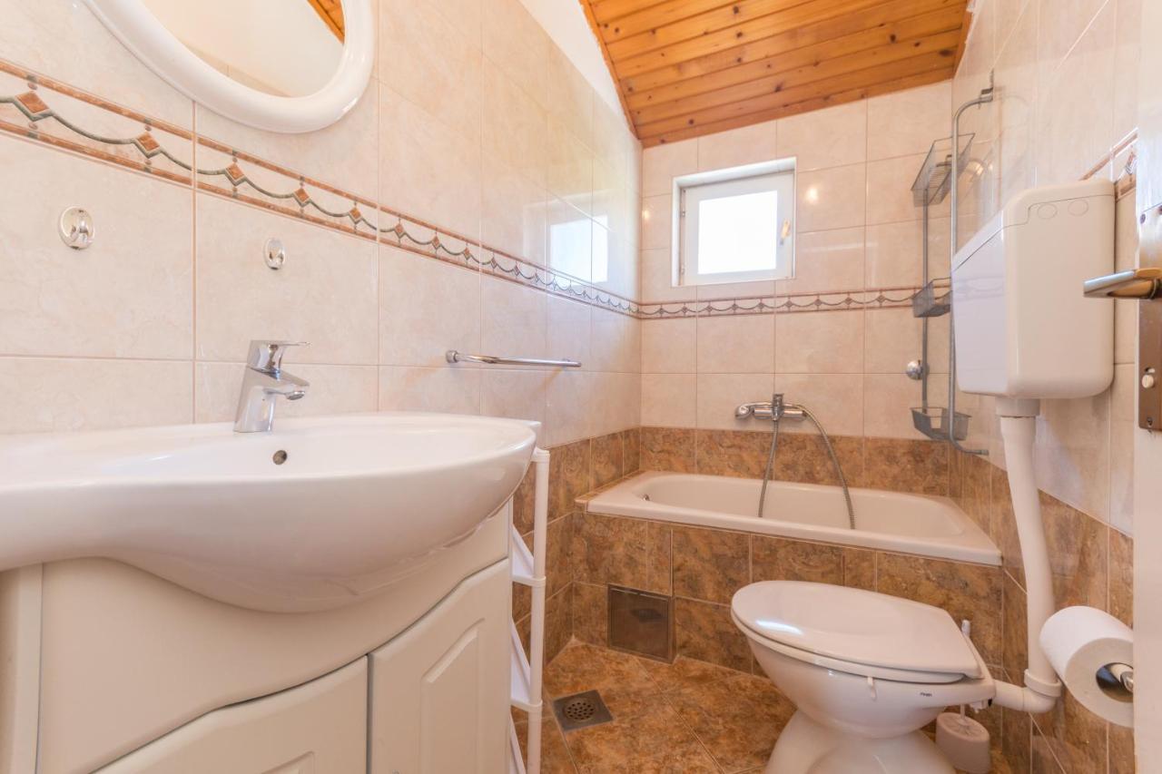 Apartmani Bonaca - 10M To The Sea Grebaštica Buitenkant foto